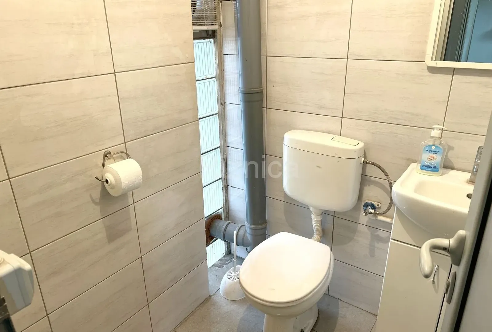 Sale, office space, 109m², Niš, Srbija