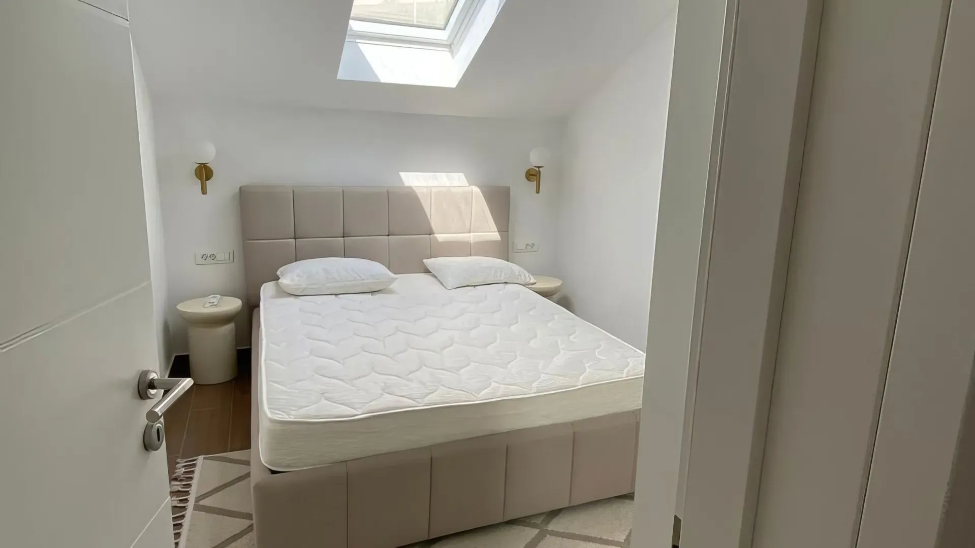 Izdavanje, trosoban stan, 90m², Zelenika, Herceg Novi