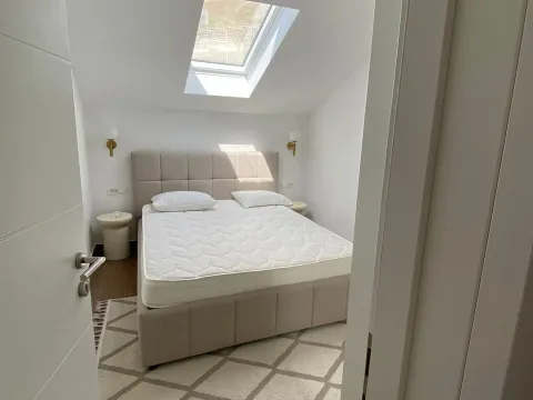 Izdavanje, trosoban stan, 90m², Zelenika, Herceg Novi - image 2