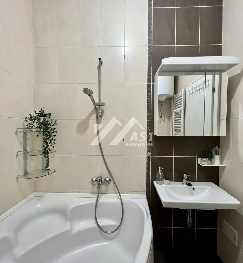 Izdavanje, dvosoban stan, 47m², Rotkvarija, Novi Sad Sve Podlokacije