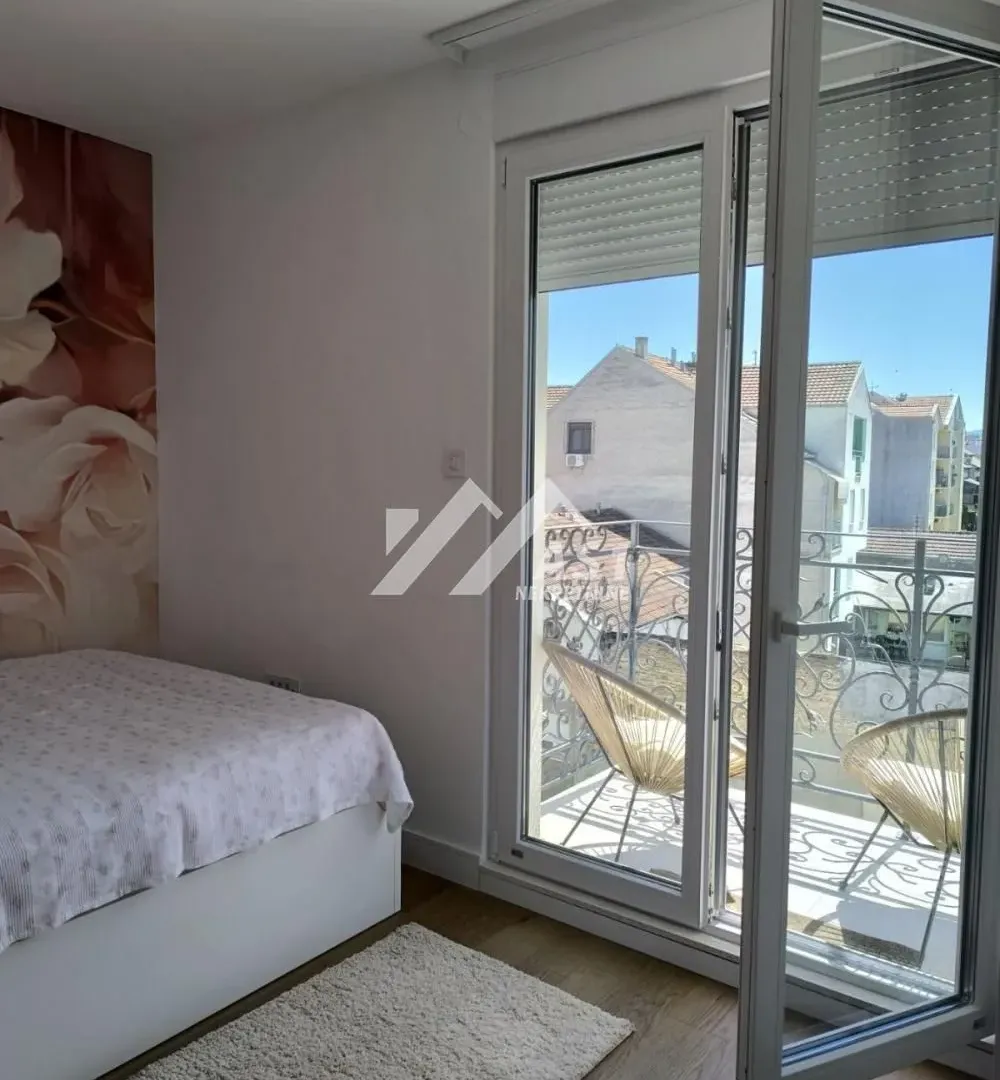 Izdavanje, dvosoban stan, 44m², Centar, Novi Sad