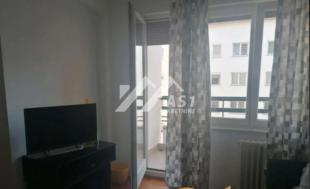 Izdavanje, jednosoban stan, 41m², Bulevar Oslobodjenja, Novi Sad Sve Podlokacije