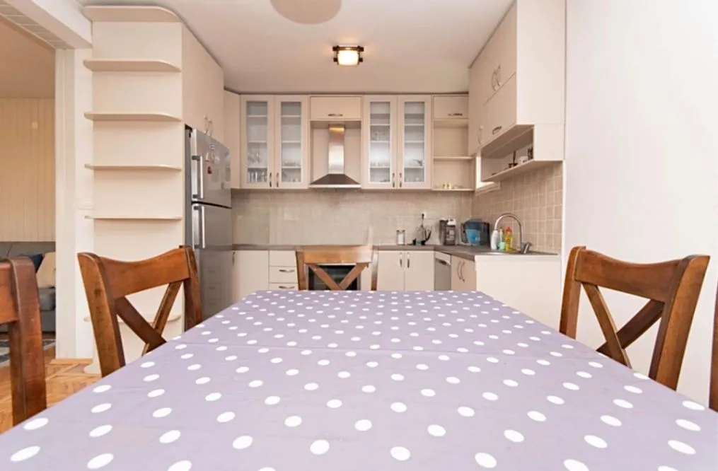Izdavanje, dvosoban stan, 108m², Stari Aerodrom, Podgorica