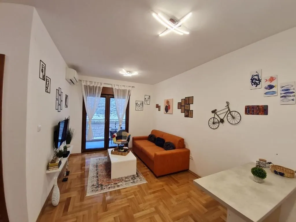 Rent, one bedroom apartment, 47m², Bečići, Budva