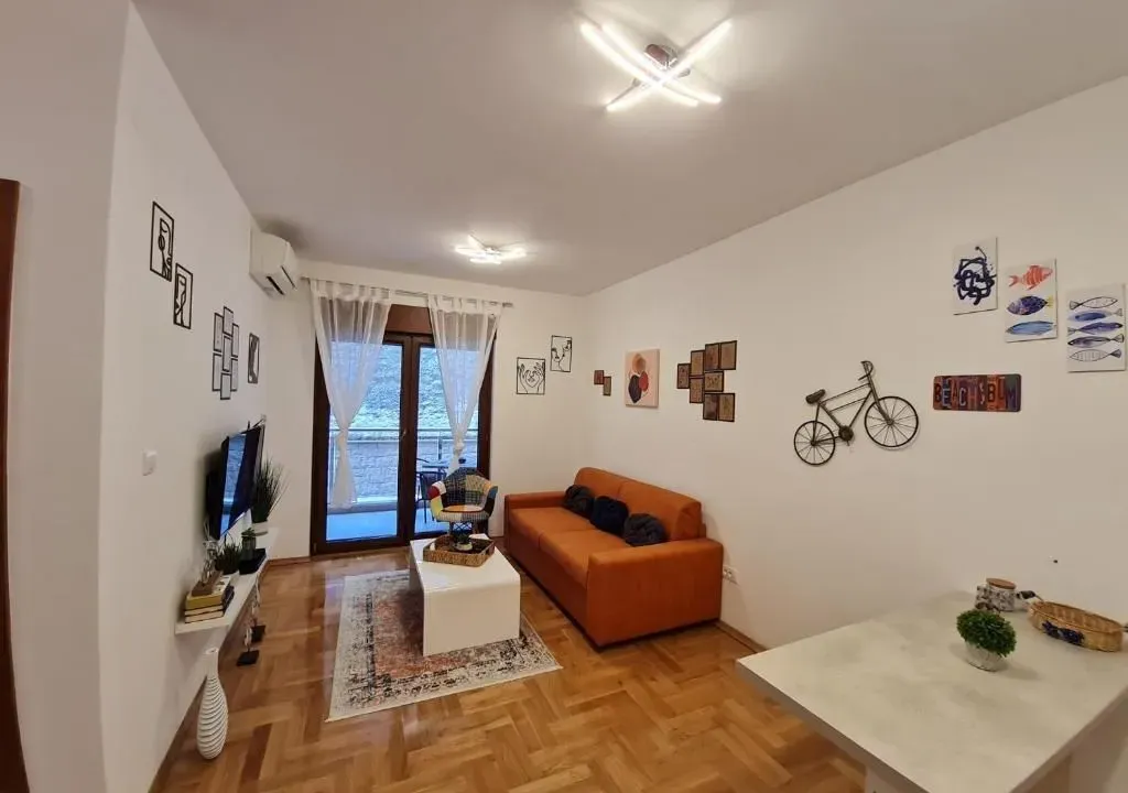 Izdavanje, jednosoban stan, 47m², Bečići, Budva