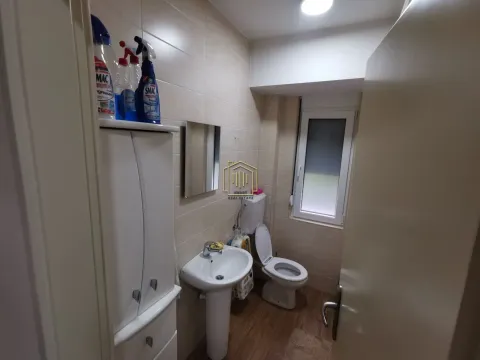 Izdavanje, kuća, 136m², Bioče, Podgorica - image 10