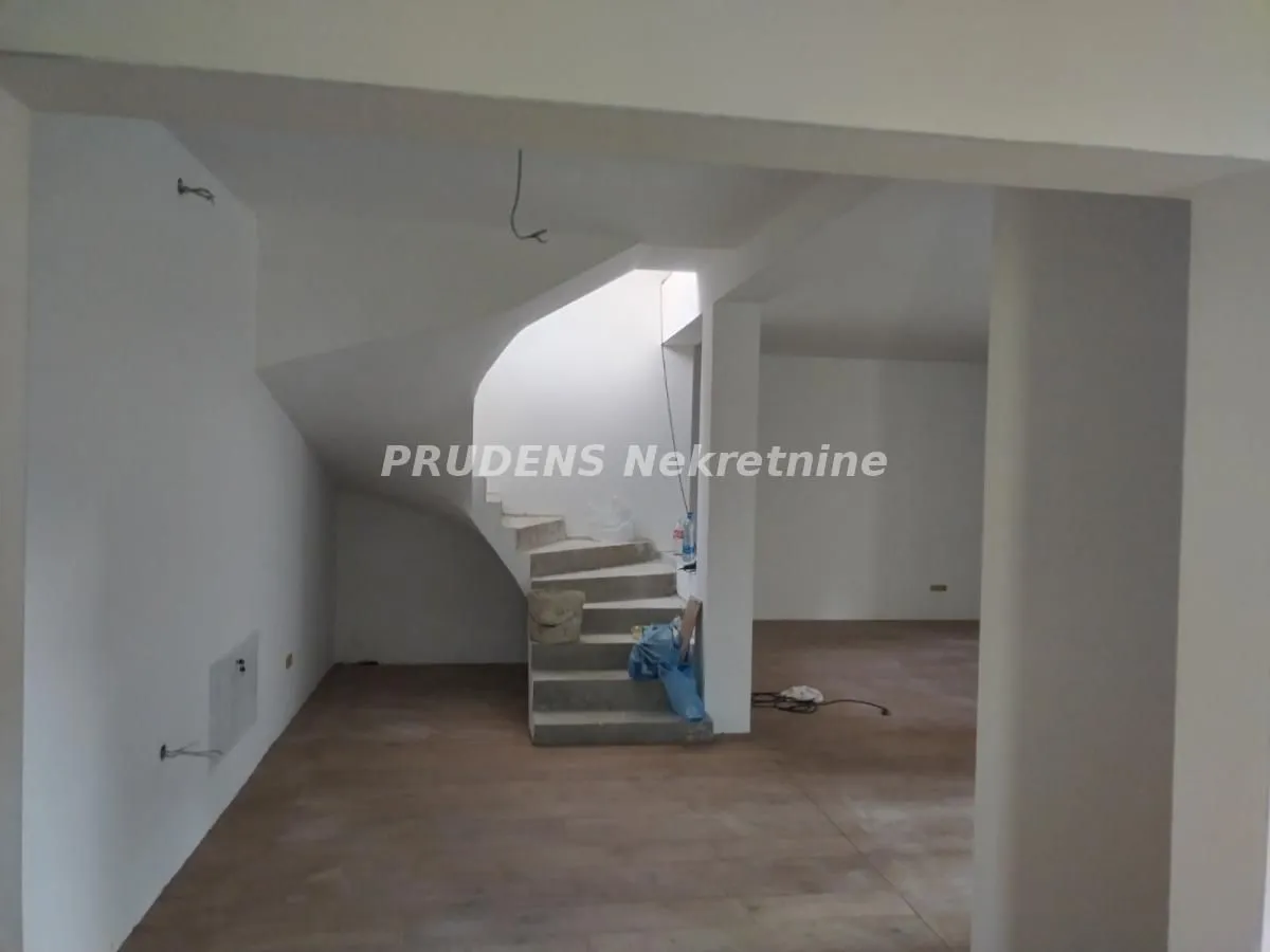 Sale, house, 281m², Surčin, Beograd