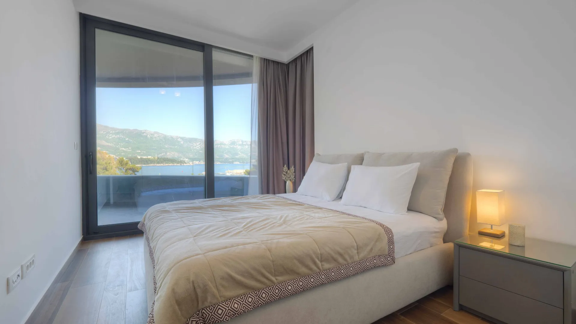 Rent, two bedroom apartment, 68m², Centar, Budva