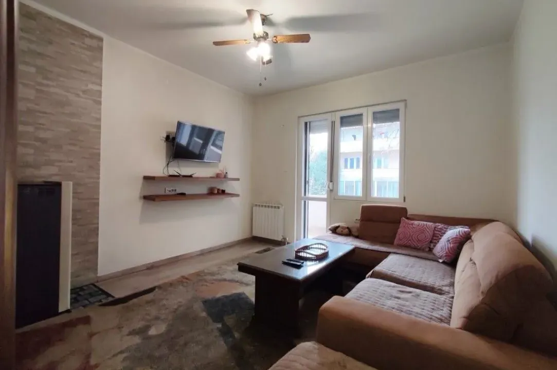 Izdavanje, dvosoban stan, 96m², Centar, Podgorica