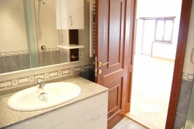 Izdavanje, četvorosoban stan, 200m², Savski Venac, Beograd