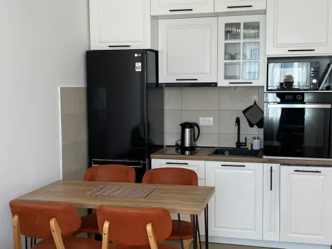 Rent, one bedroom apartment, 45m², Budva, Crna Gora - image 14