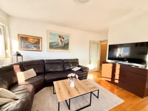 Prodaja, trosoban stan, 78m², Stari Aerodrom, Podgorica