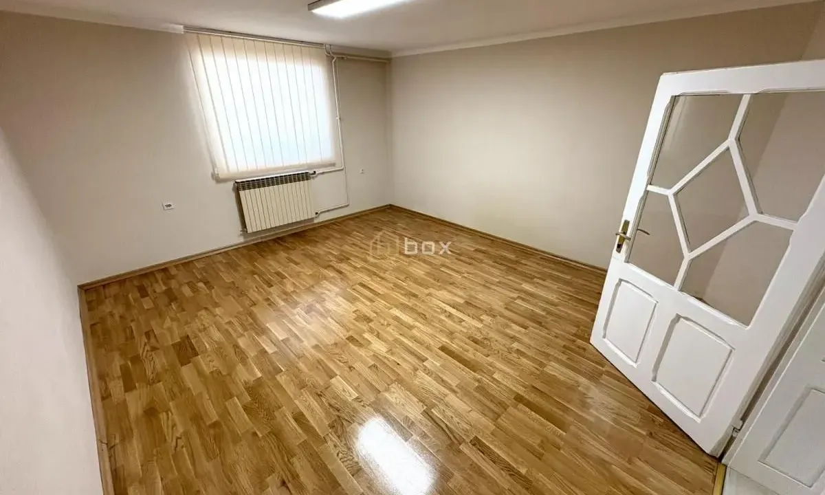 Izdavanje, poslovni prostor, 120m², Centar, Niš