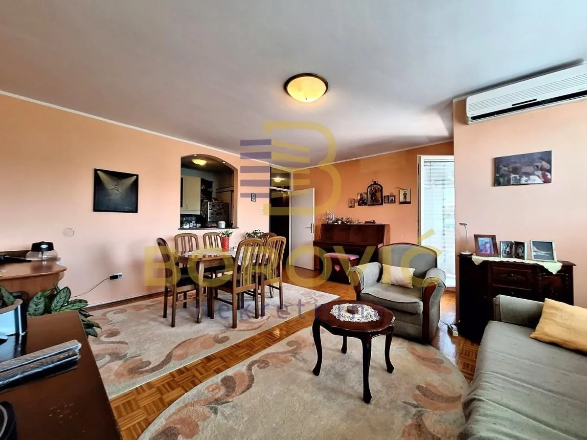 Prodaja, trosoban stan, 80m², Novi Beograd Blok 22, Novi Beograd Sve Podlokacije