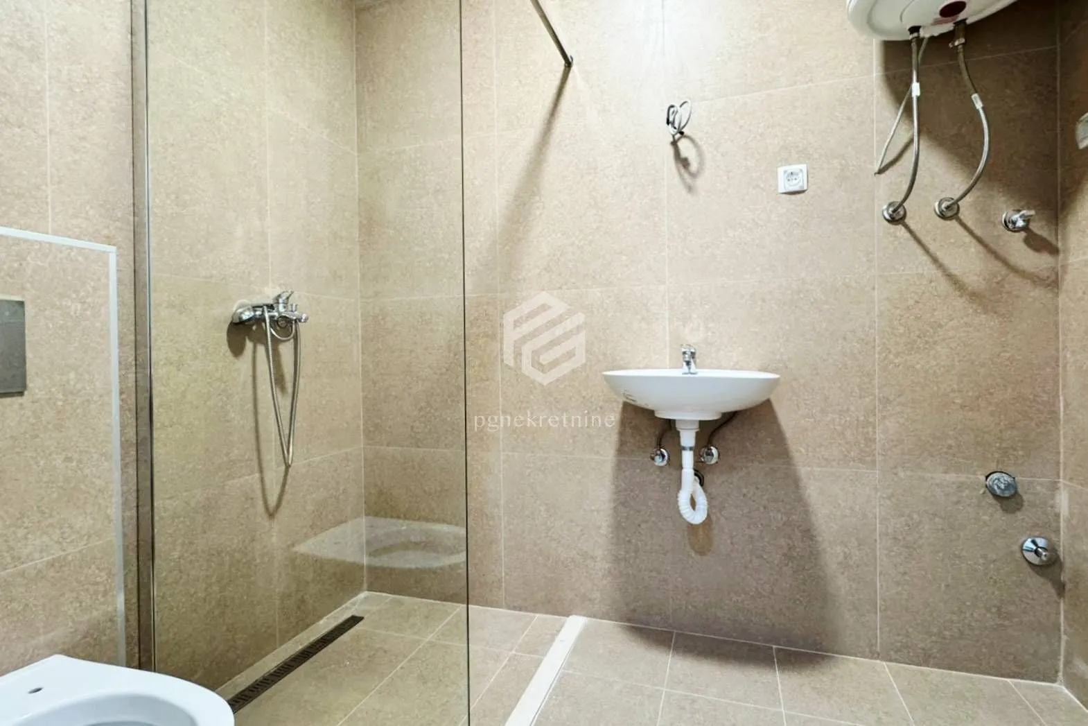 Prodaja, jednosoban stan, 45m², Tološi, Podgorica