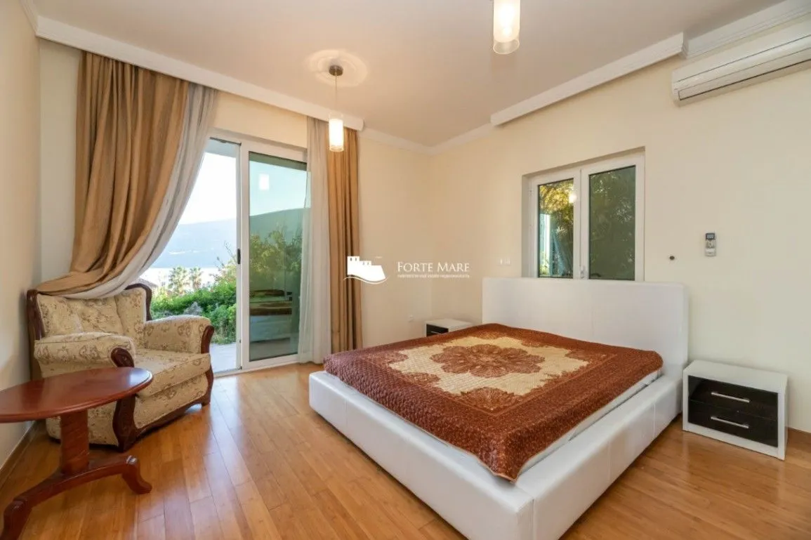 Prodaja, trosoban stan, 107m², Đenovići, Herceg Novi