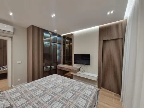 Rent, two bedroom apartment, 72m², Tivat, Crna Gora - image 5
