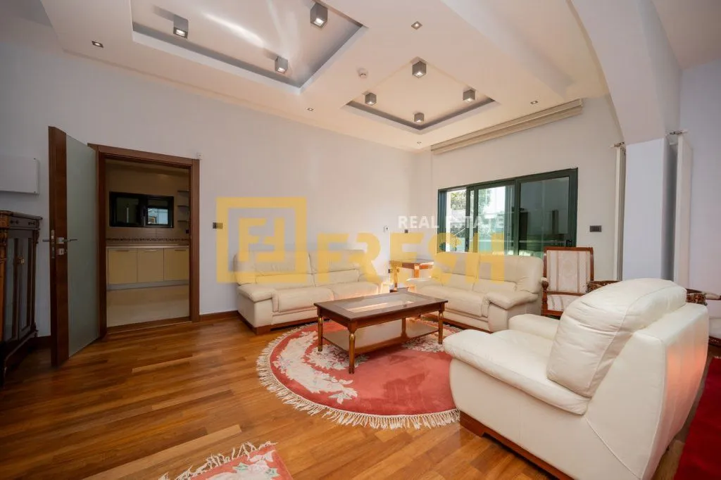 Rent, house, 380m², Mareza, Podgorica