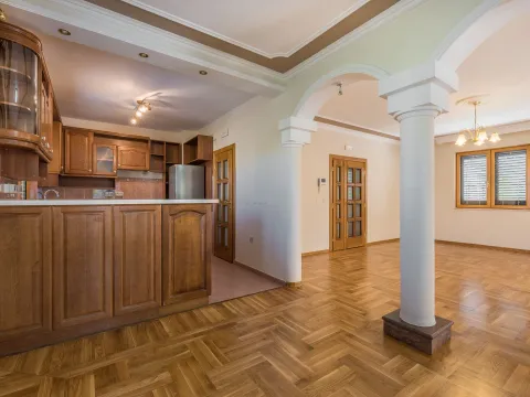 Izdavanje, kuća, 370m², Zabjelo, Podgorica - image 16