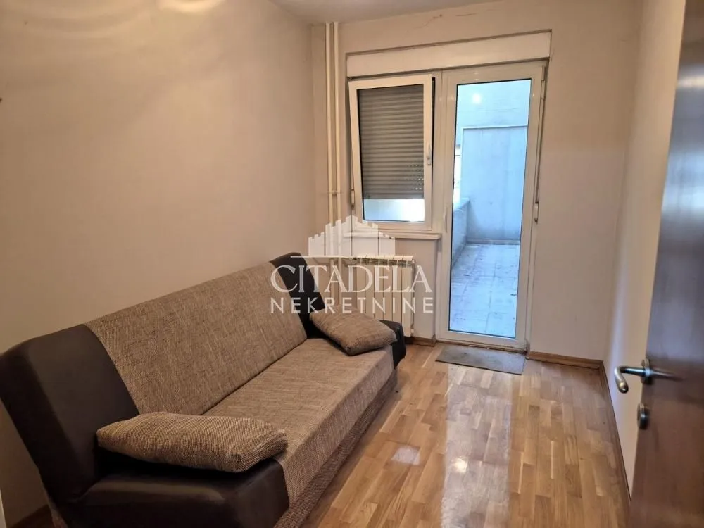 Prodaja, trosoban stan, 74m², Vračar Hram, Vračar Sve Podlokacije