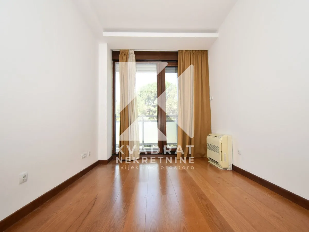 Izdavanje, četvorosoban stan, 230m², Kruševac, Podgorica
