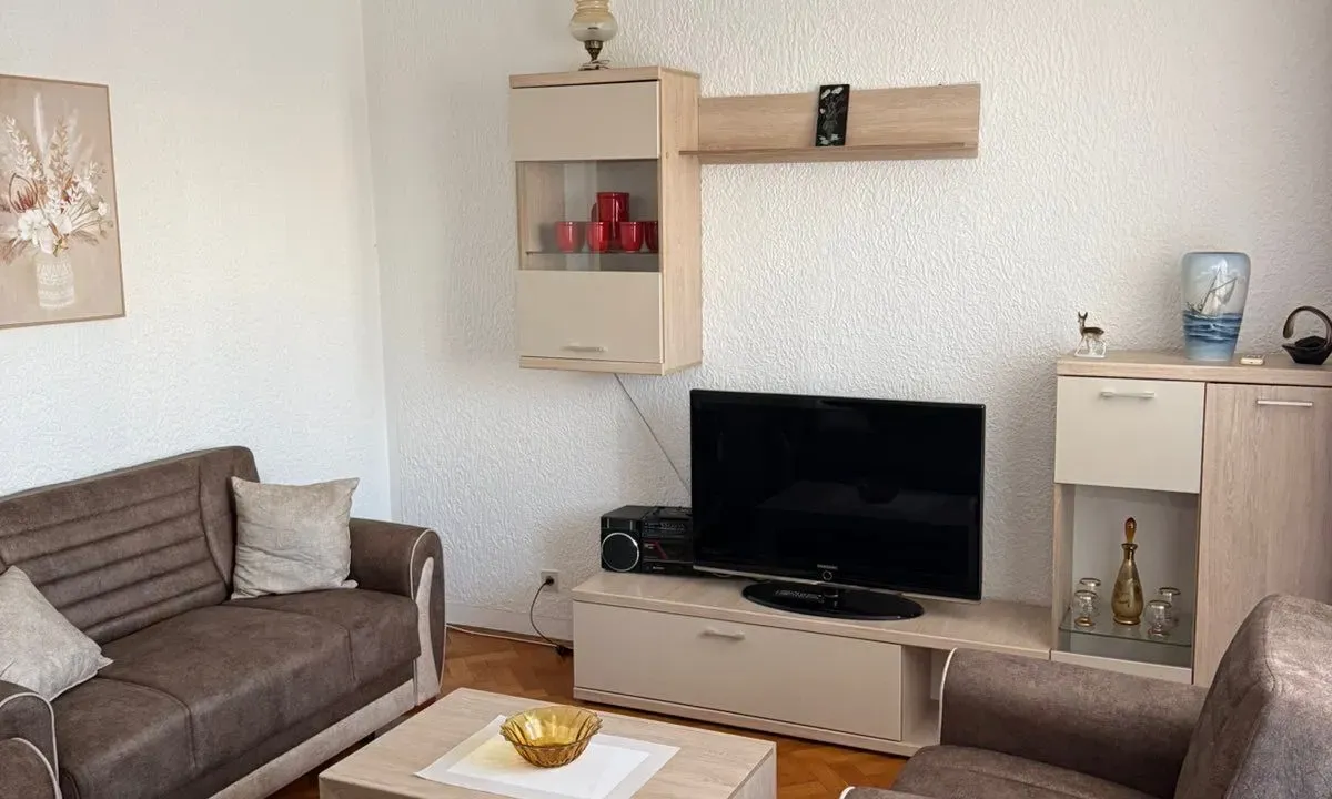 Izdavanje, dvosoban stan, 70m², Preko Morače, Podgorica