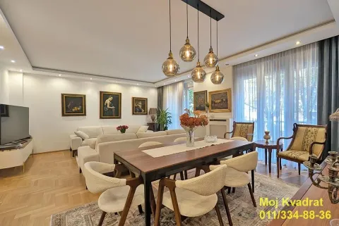 Prostrani dnevni boravak sa trpezarijom i modernim osvetljenjem. - image 7