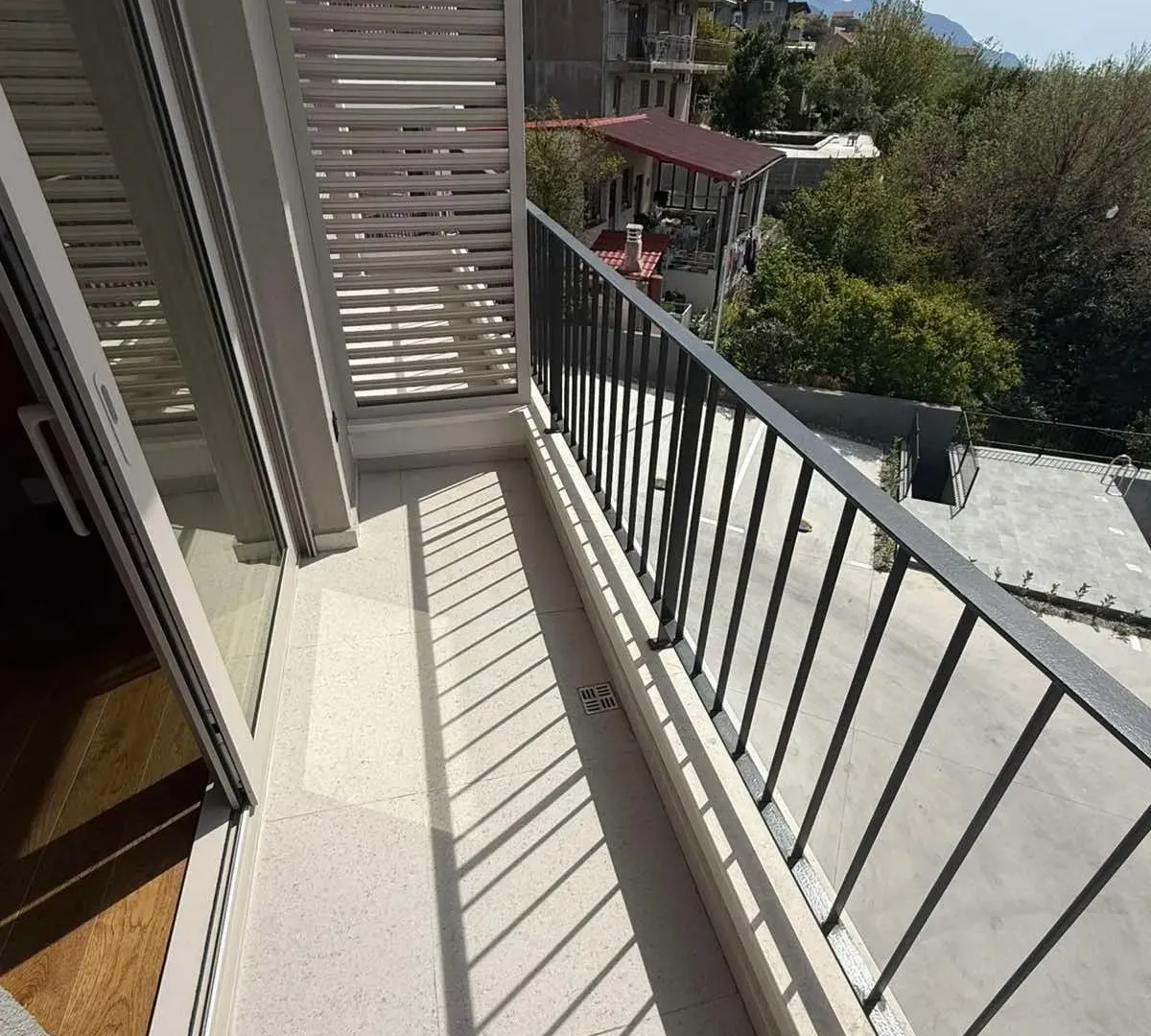 Izdavanje, dvosoban stan, 83m², Tripovići, Tivat