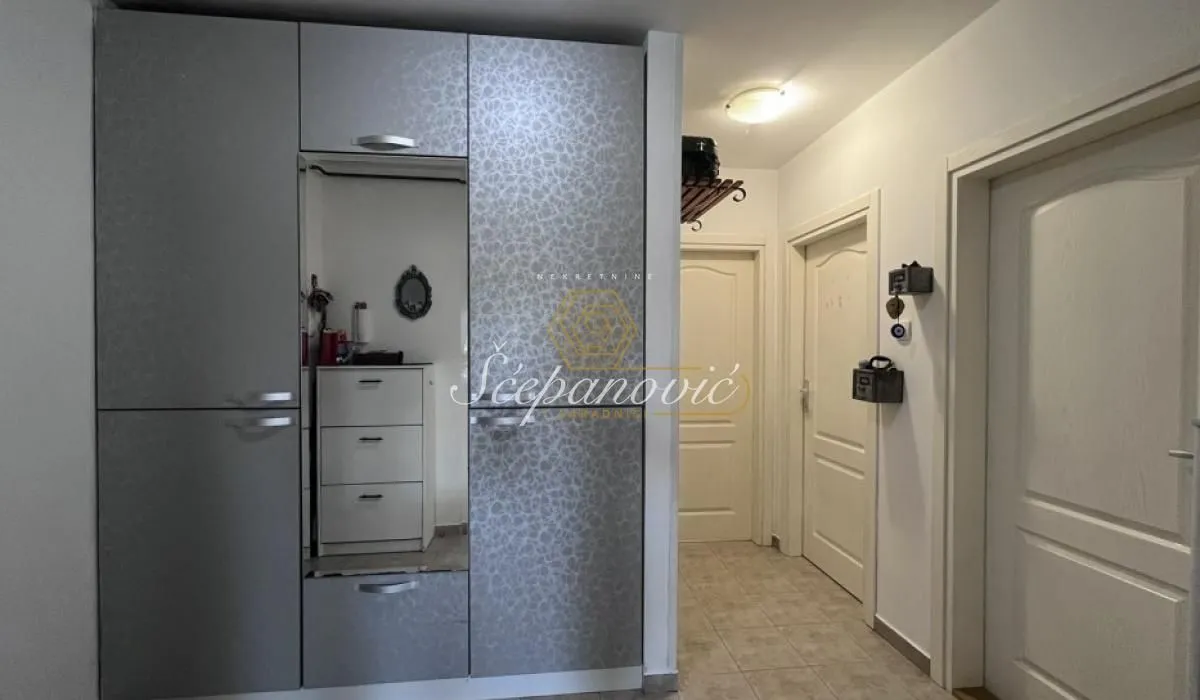Prodaja, trosoban stan, 75m², Petrovaradin, Novi Sad