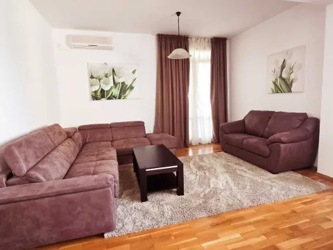 Izdavanje, dvosoban stan, 100m², Centar, Bar - image 2