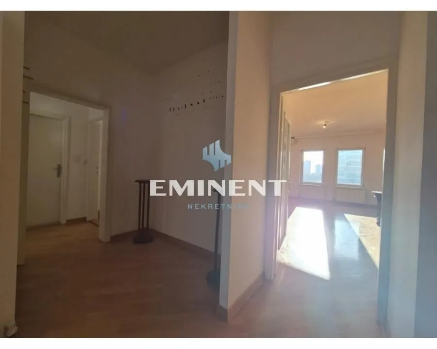 Izdavanje, trosoban stan, 110m², Kalenić Pijaca, Vračar Sve Podlokacije