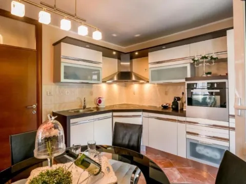 Izdavanje, jednosoban stan, 60m², Savina, Herceg Novi - image 2