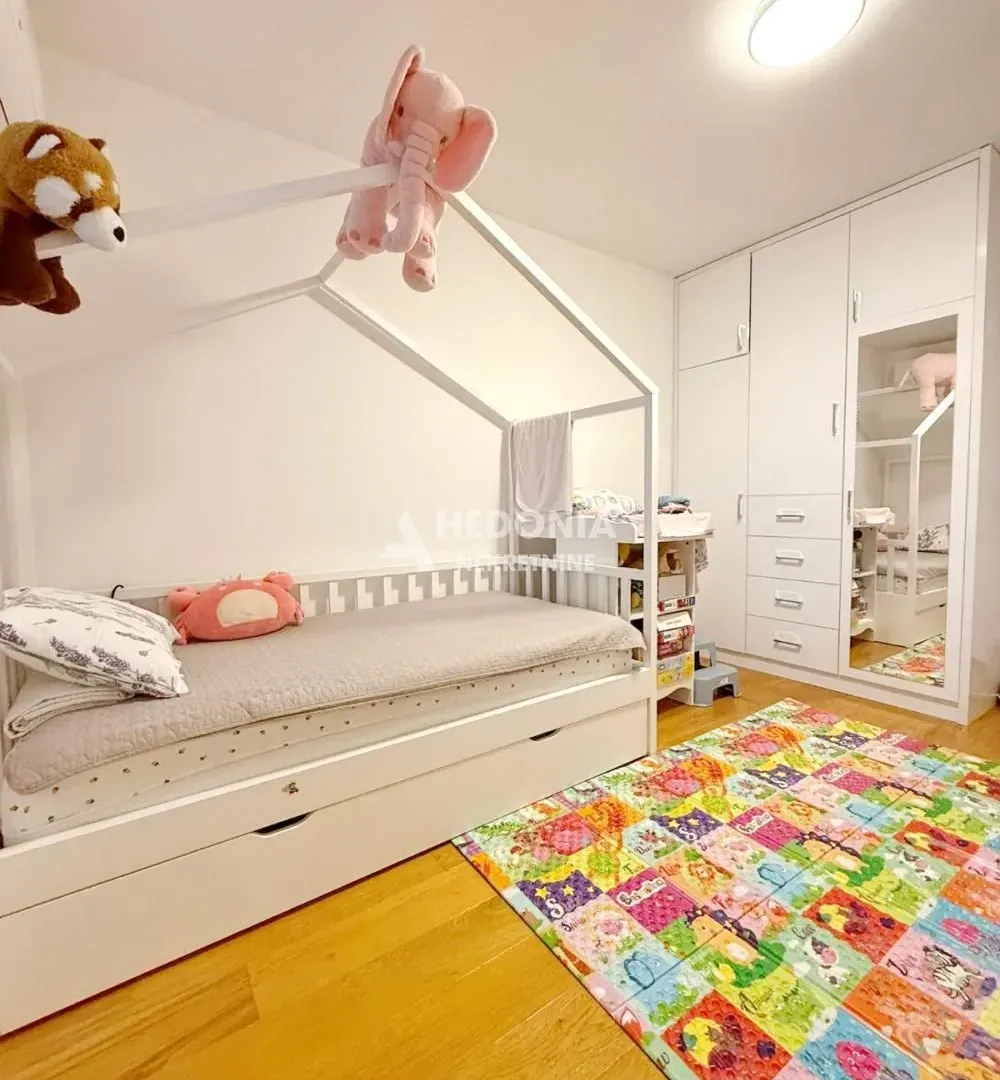 Prodaja, četvorosoban stan, 98m², Zemun Sve Podlokacije, Beograd
