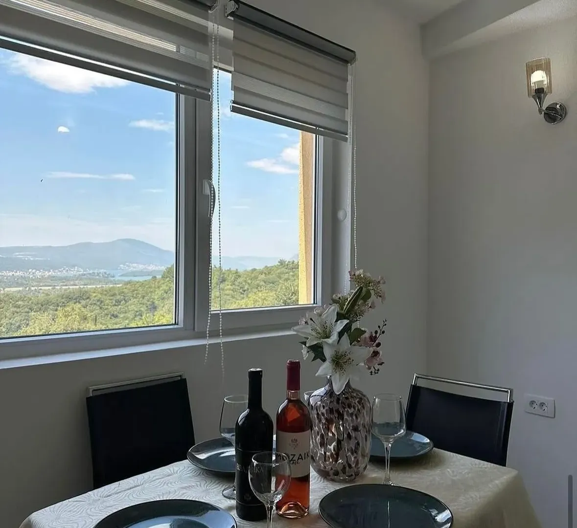 Izdavanje, trosoban stan, 100m², Kavač, Kotor