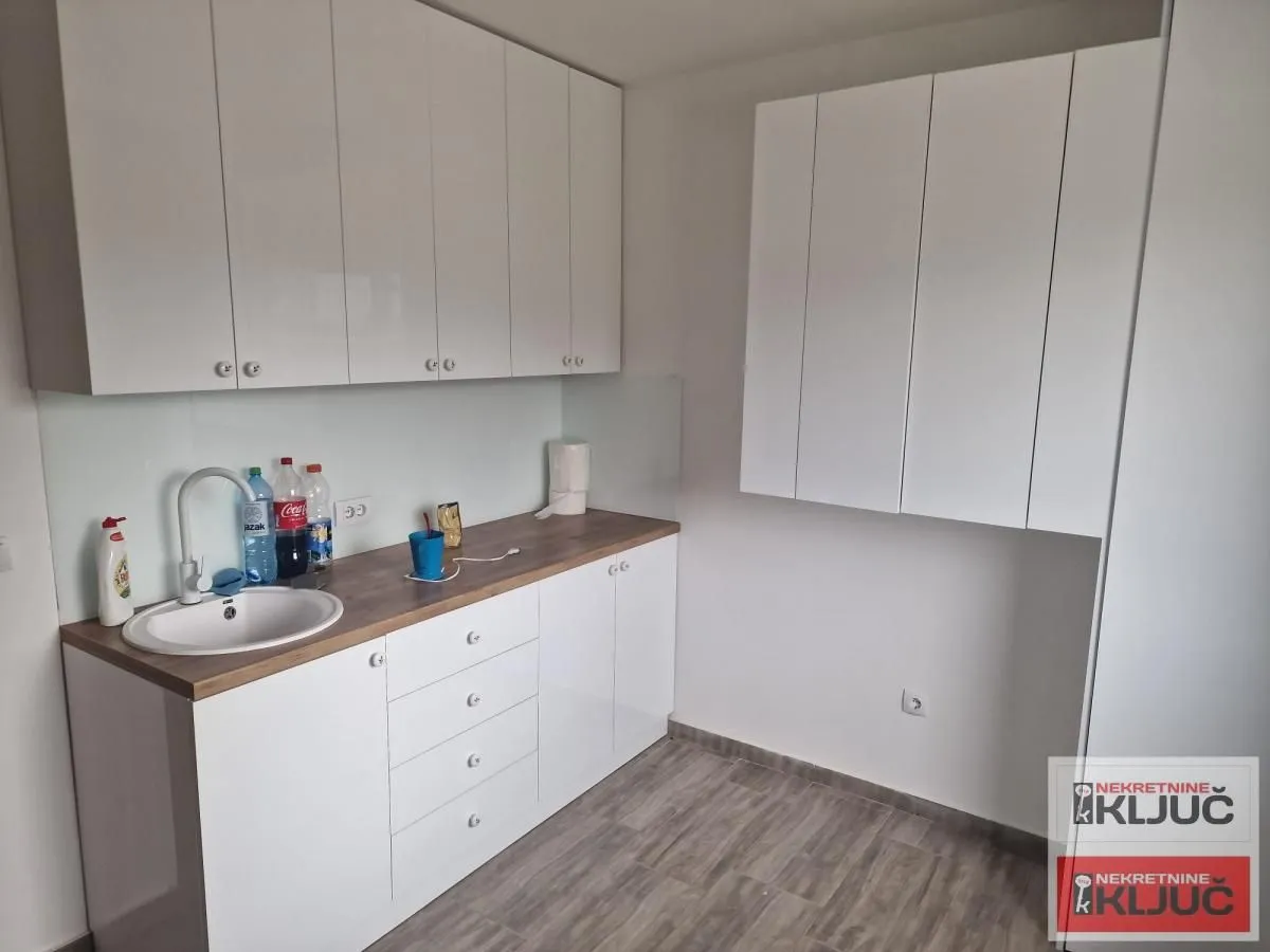 Rent, office space, 300m², Veternik, Novi Sad Sve Podlokacije