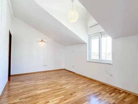 Izdavanje, trosoban stan, 137m², Stari Aerodrom, Podgorica - image 7