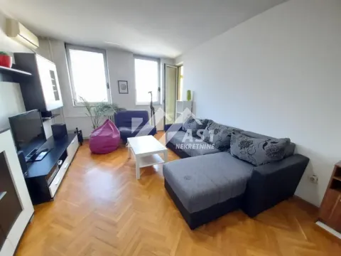 Izdavanje, dvosoban stan, 50m2, Centar, Novi Sad