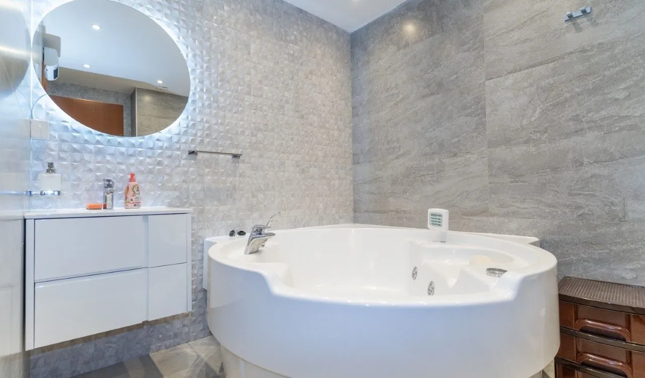 Izdavanje, trosoban stan, 200m², Gorica C, Podgorica