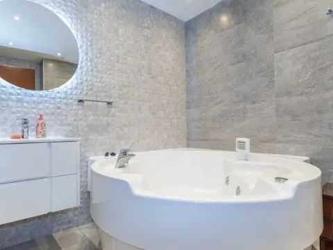 Izdavanje, trosoban stan, 200m², Gorica C, Podgorica - image 19
