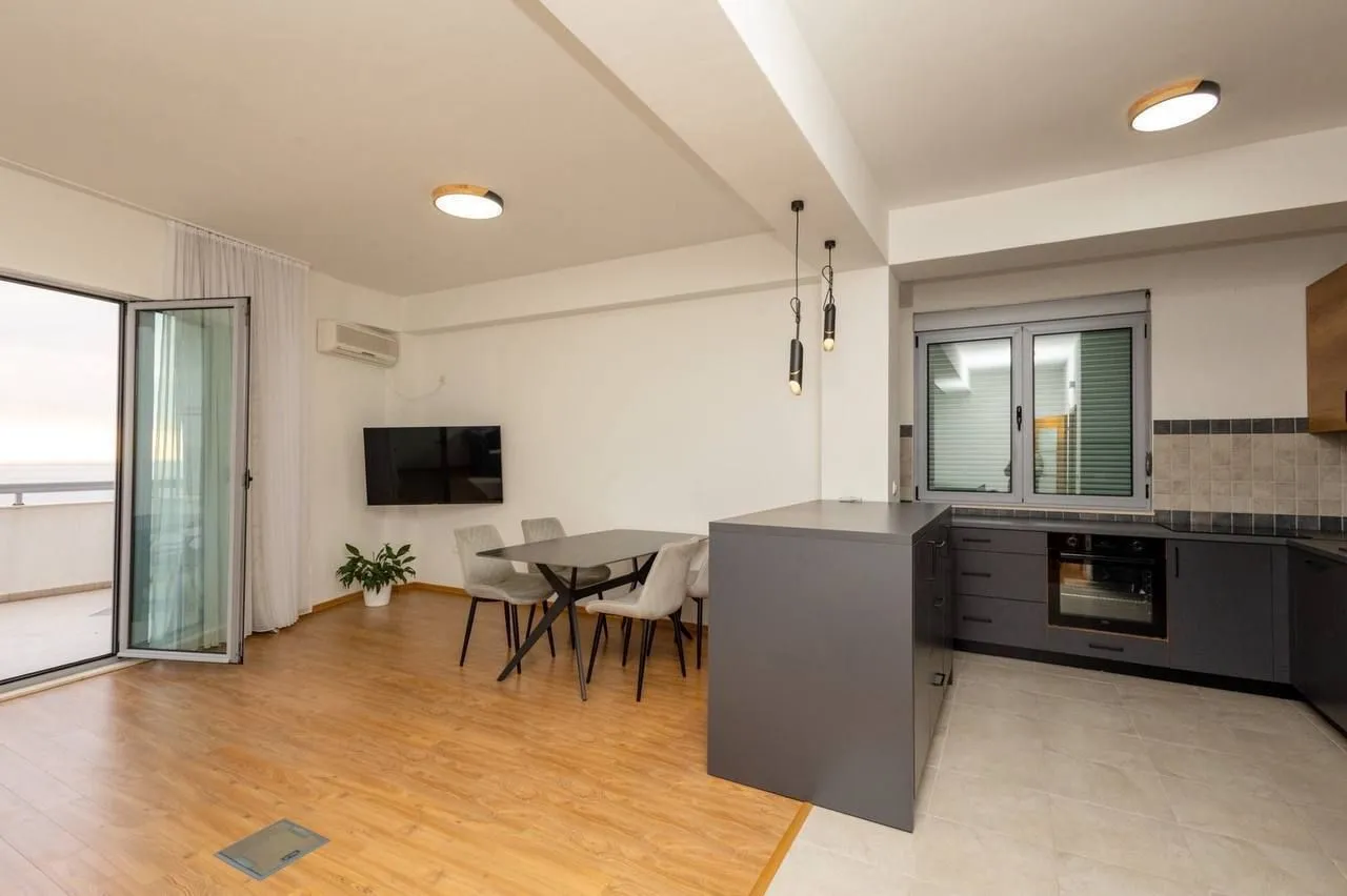 Rent, three bedroom apartment, 129m², Centar, Bar