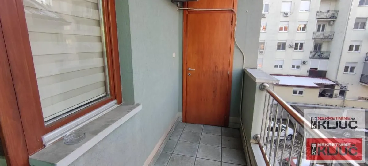 Izdavanje, garsonjera, 31m², Bulevar Oslobodjenja, Novi Sad Sve Podlokacije