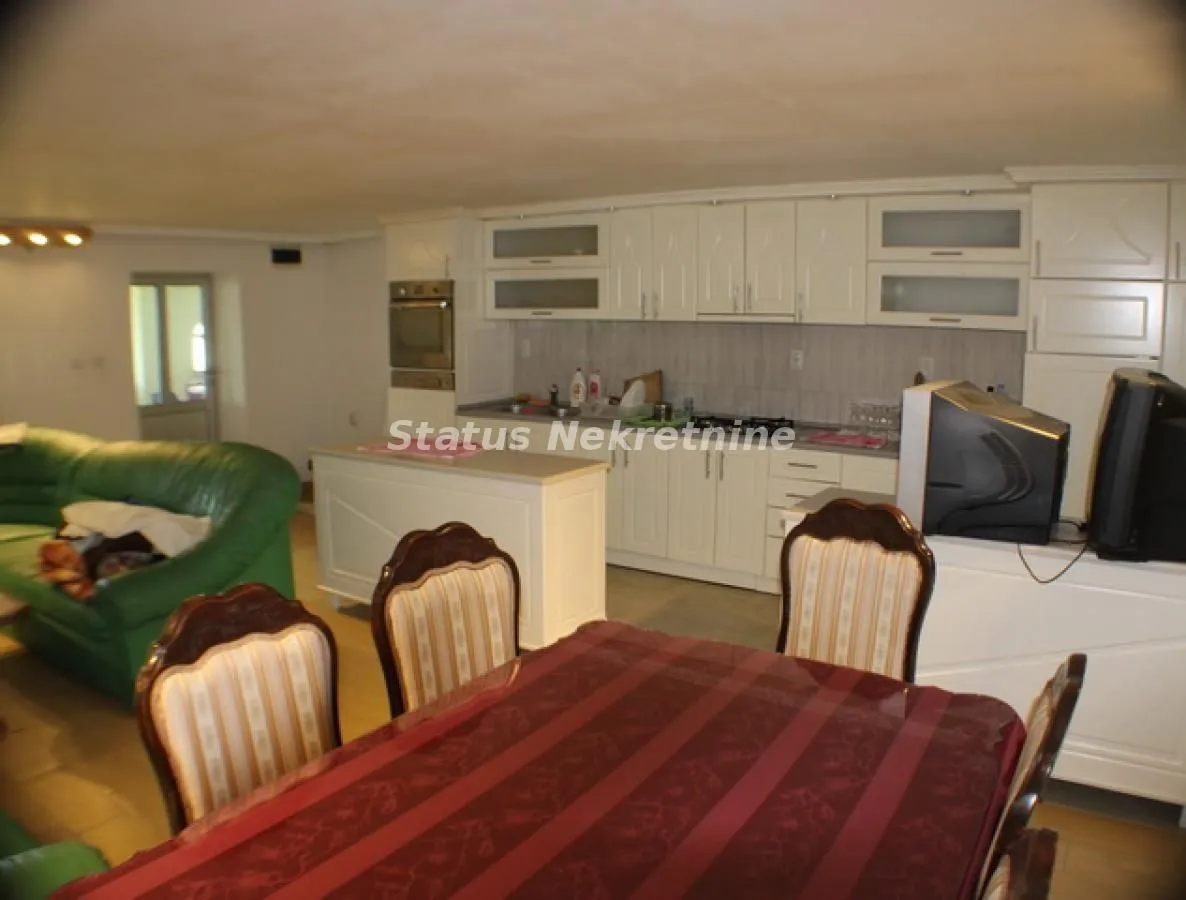 Prodaja, kuća, 220m², Ledinci, Petrovaradin