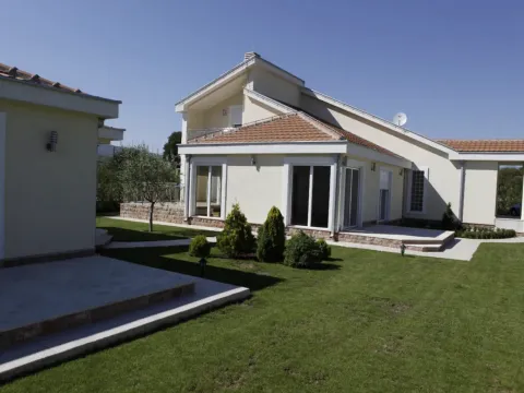 Prodaja, kuća, 306m², Podgorica, Crna Gora - image 9