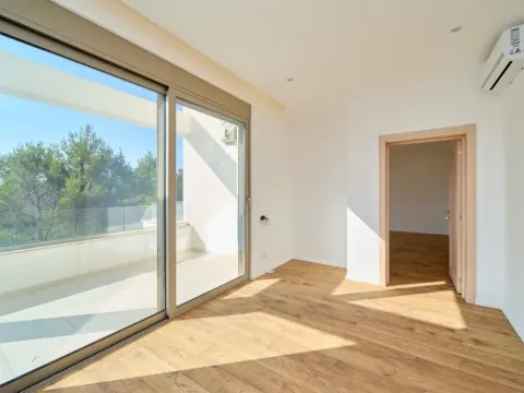 Prodaja, dvosoban stan, 111m², Gradiošnica, Tivat - image 4