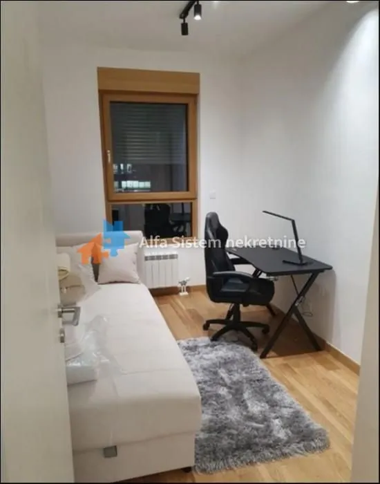 Izdavanje, četvorosoban stan, 105m², Novi Beograd Blok 65, Novi Beograd Sve Podlokacije