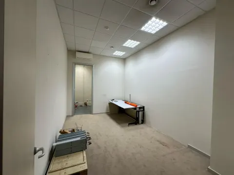 Izdavanje, poslovni prostor, 240m², Centar, Tivat - image 8