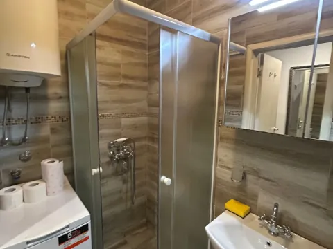 Izdavanje, jednosoban stan, 40m², Blok 5, Podgorica - image 8