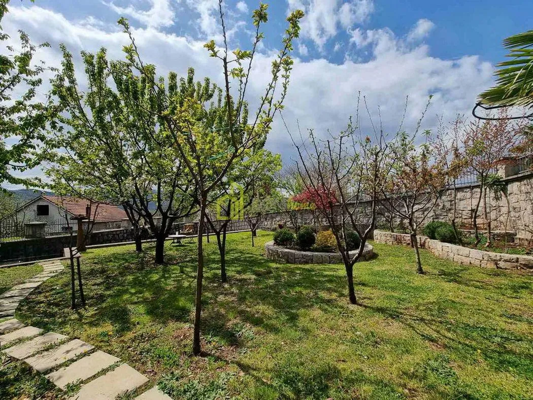 Izdavanje, kuća, 92m², Mareza, Podgorica