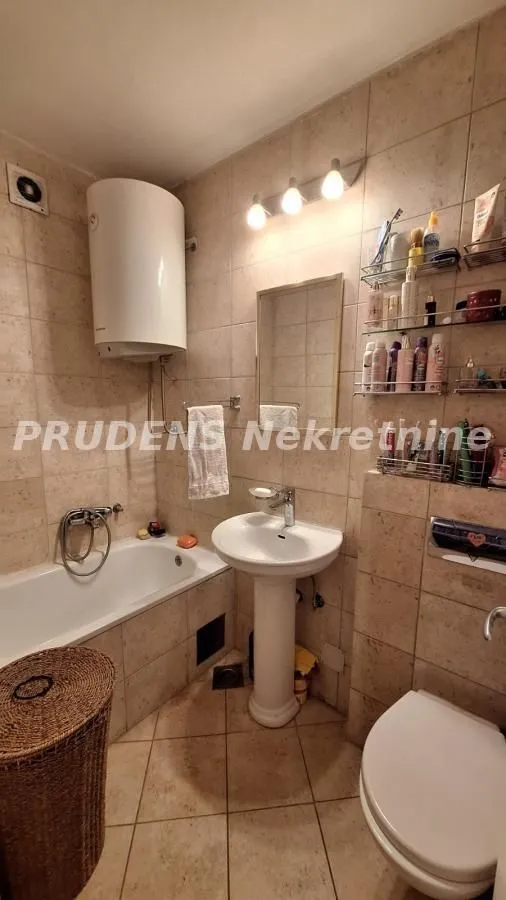 Prodaja, četvorosoban stan, 109m², Crveni Krst, Beograd