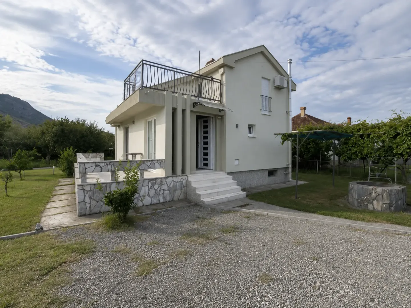 Rent, house, 80m², Gornja Gorica, Podgorica